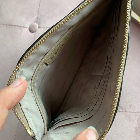 Michael Kors clutch - Picture 3 of 4